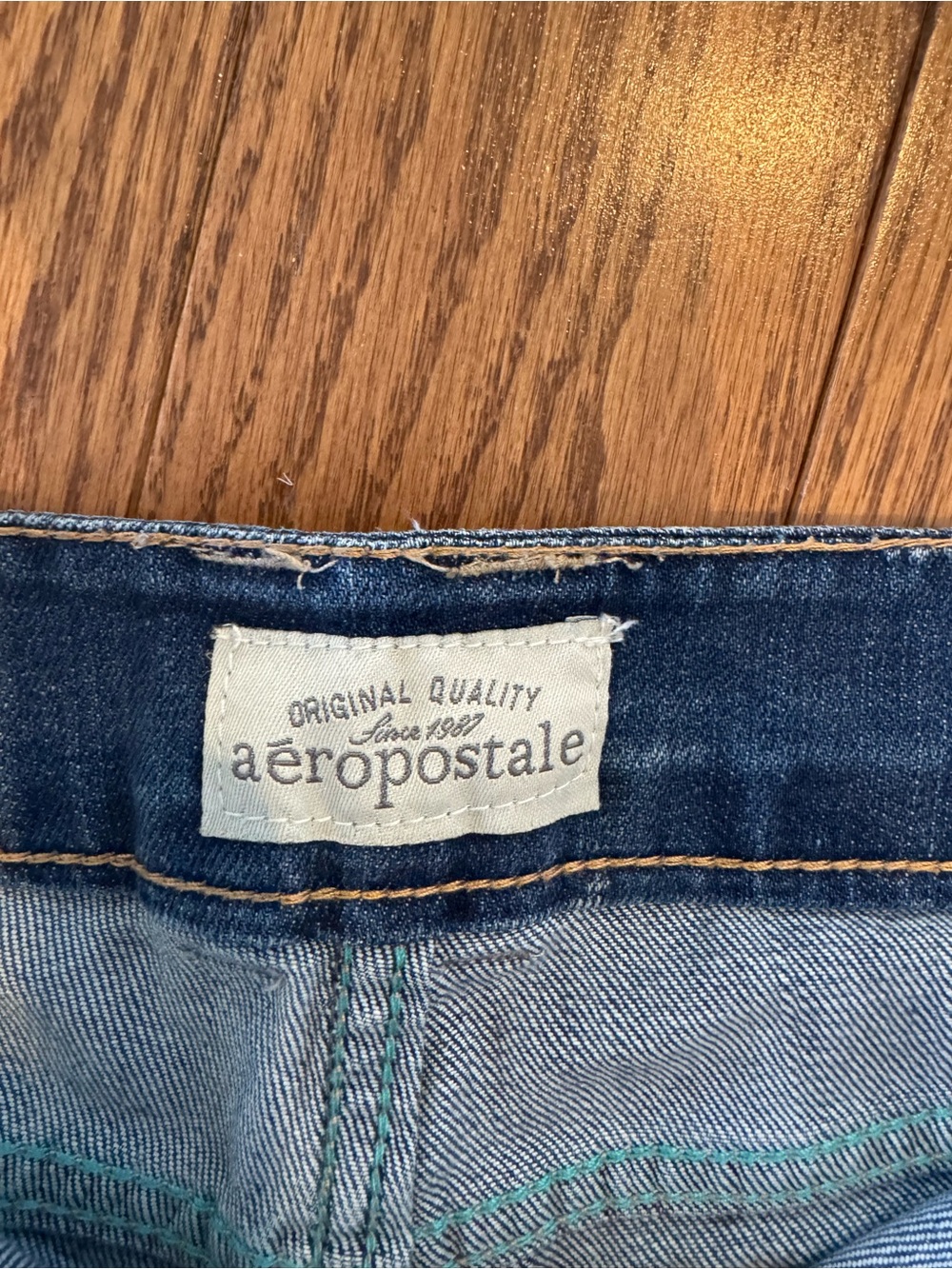 Aeropostale Shorts Women's Midi Cuffed Jean Shorts Y2K Size7/8 - Picture 3 of 5